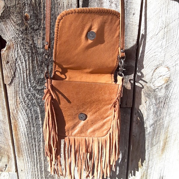 Designer Montana West. Genuine leather, cowhide fringe bag. - Picture 3 of 8
